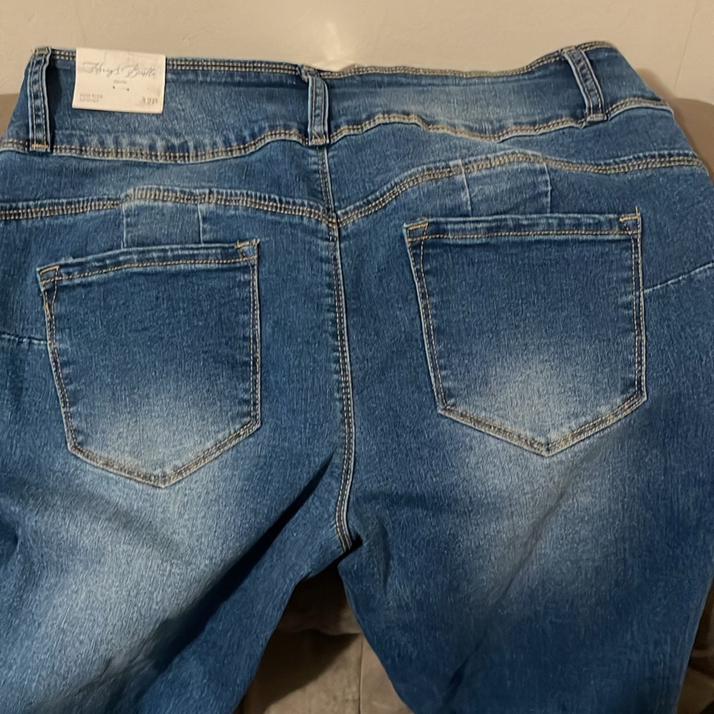 New- Womens Mid Rise Skinny Blue Denim Jean- Size 12petite - Picture 5 of 7